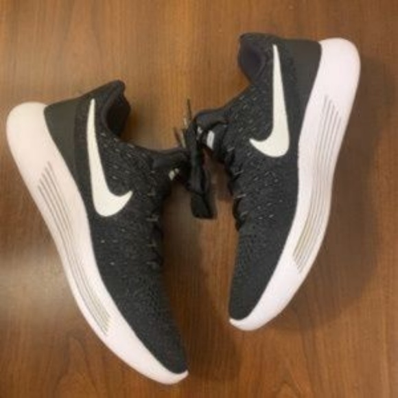 NEW WMNS Nike Air Lunar Epic Flyknit Shoe - Picture 6 of 7